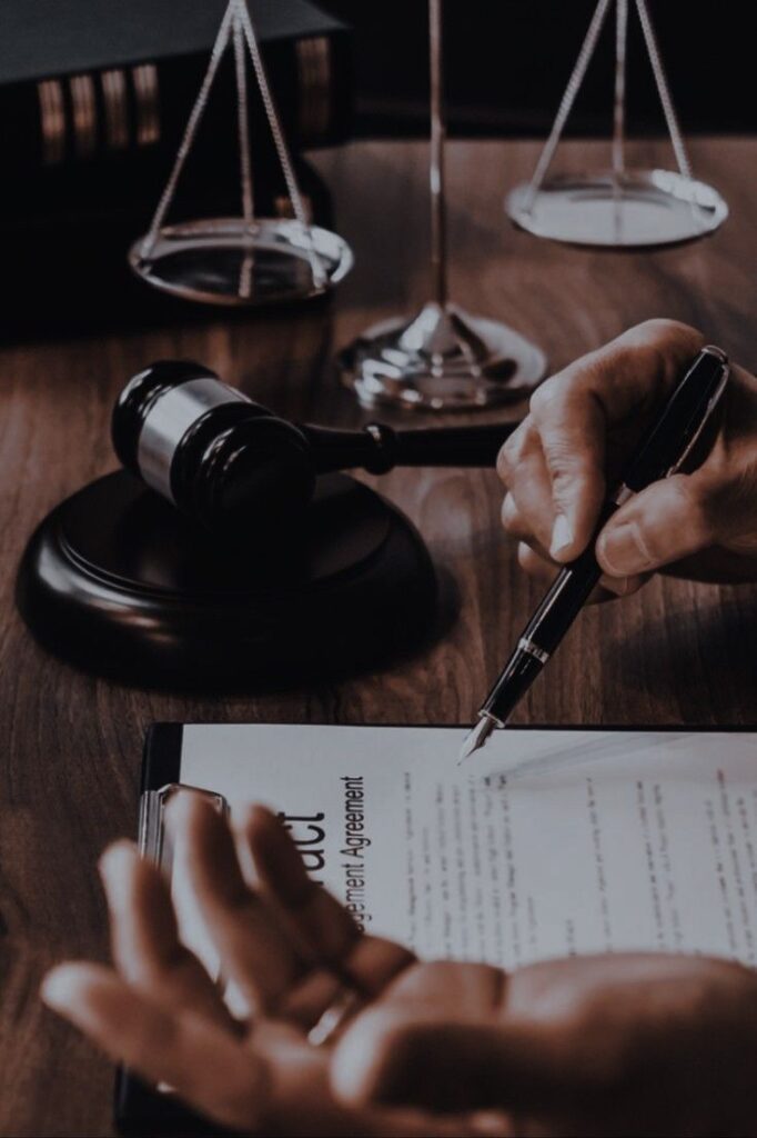 İHTARNAME NEDİR? İHTARNAME ÖRNEKLERİ 1 a person signing a contract