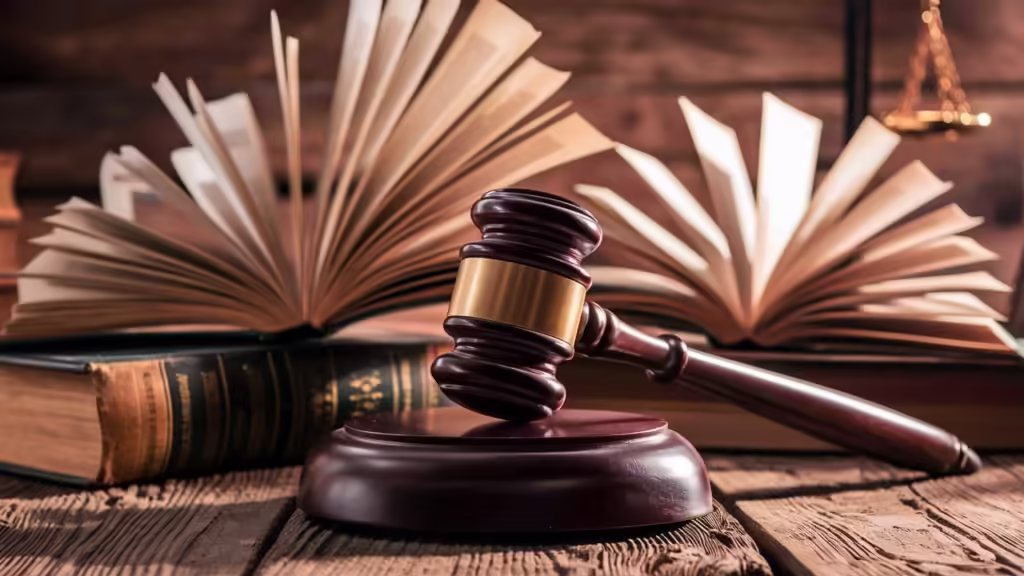 a visually striking and evocative image of a legal lEN7e tVTTu5r08ipQ60Ow QoRiBtMDSZSOjhjM6h8zNA LegaPro Hukuk İŞÇİNİN İŞİNİ UYARILARA RAĞMEN EKSİK VE YETERSİZ YAPMASI