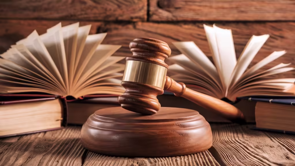 a visually striking and evocative legal scene feat ZZi4YZ5 TqmavJD AMXQpA hLzSH 4KR3K64CSWqSXH4g LegaPro Hukuk ÇALIŞAN EŞ NAFAKA ALABİLİR Mİ?